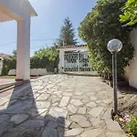 Guesthost Peaceful In With Garden Σπίτι διακοπών