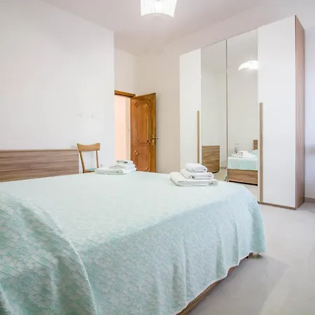 Guesthost Peaceful In With Garden