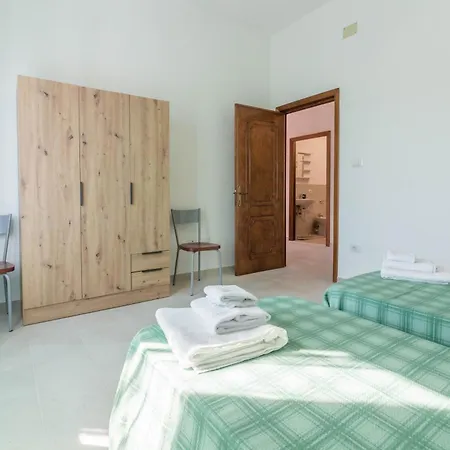 Guesthost Peaceful In With Garden