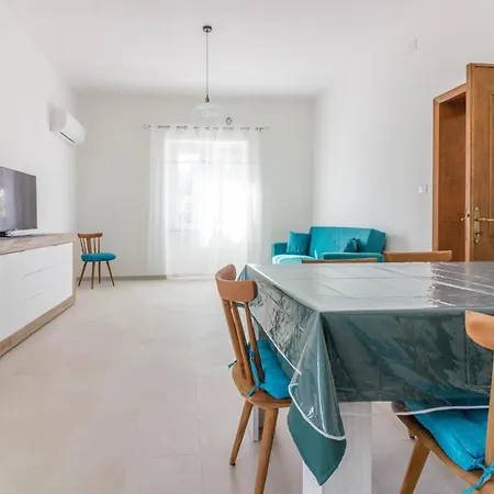 Guesthost Peaceful In With Garden בית נופש