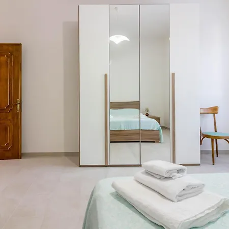 Guesthost Peaceful In With Garden * Berchiddeddu